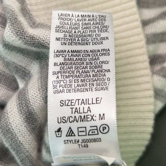 Vintage Juicy Couture Woman’s Medium White and Gray Striped Button Up Top - Picture 8 of 8